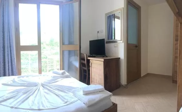 Jerolda - 13 - STD DBL MV 3.jpg